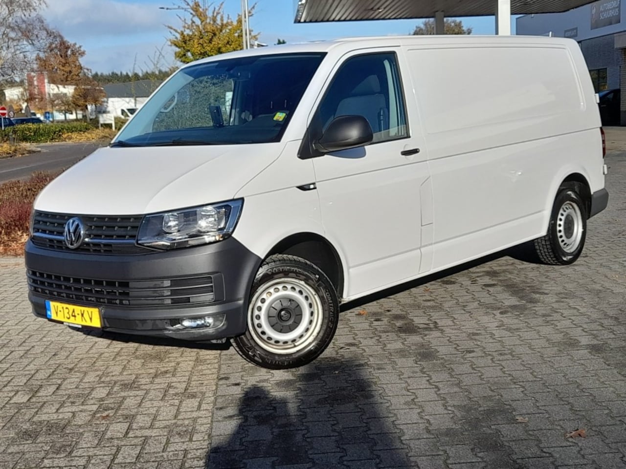 Volkswagen Transporter - 2.0 TDI L2H1 TREKHAAK CRUISE CAMERA PDC ACHTER - AutoWereld.nl