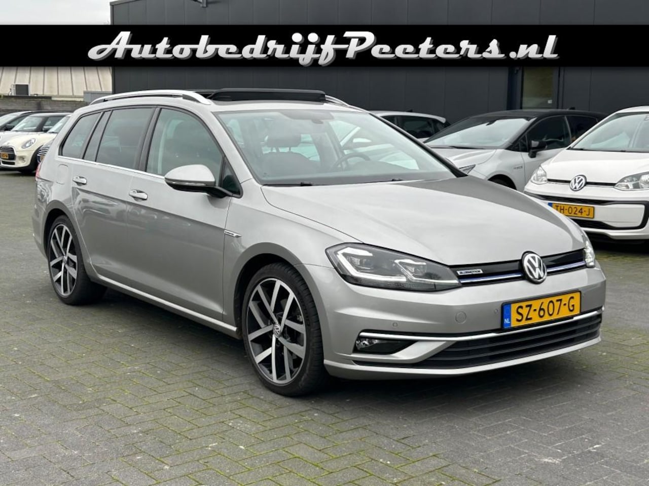 Volkswagen Golf - 1.5 TSI Highline P-dak LED ACC Navi V-cockpit Camera Trekhaak - AutoWereld.nl