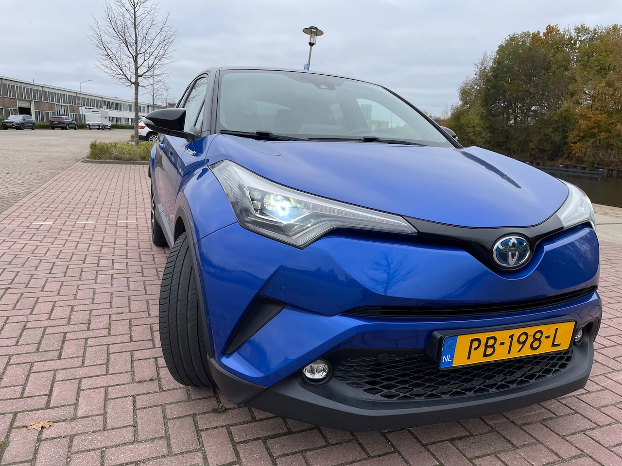 Toyota C-HR - 1.8 Hybrid Bi-Tone Plus - AutoWereld.nl