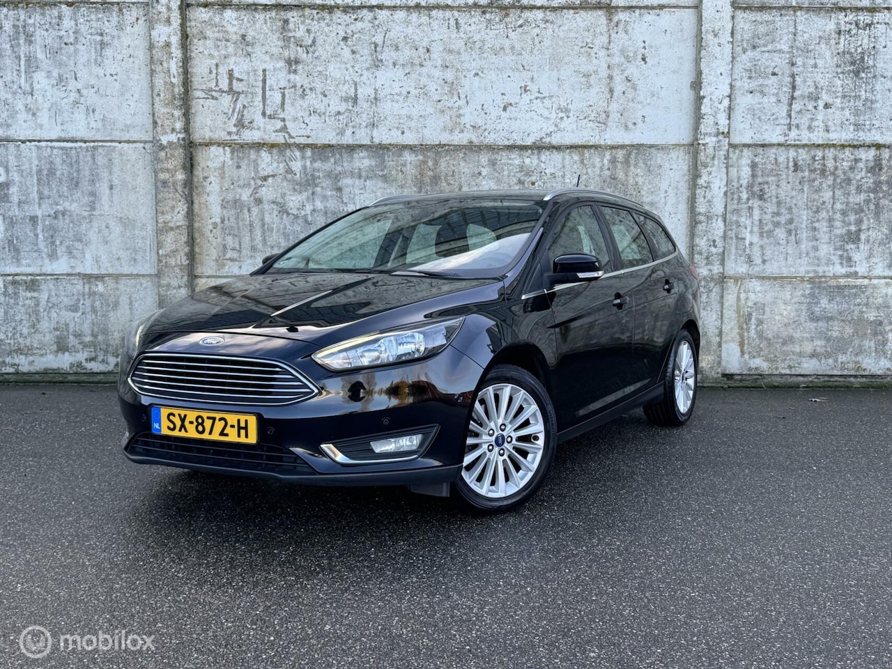 Ford Focus Wagon - 1.5 Titanium Trekhaak/Camera/Keyless/Glasscoating! - AutoWereld.nl