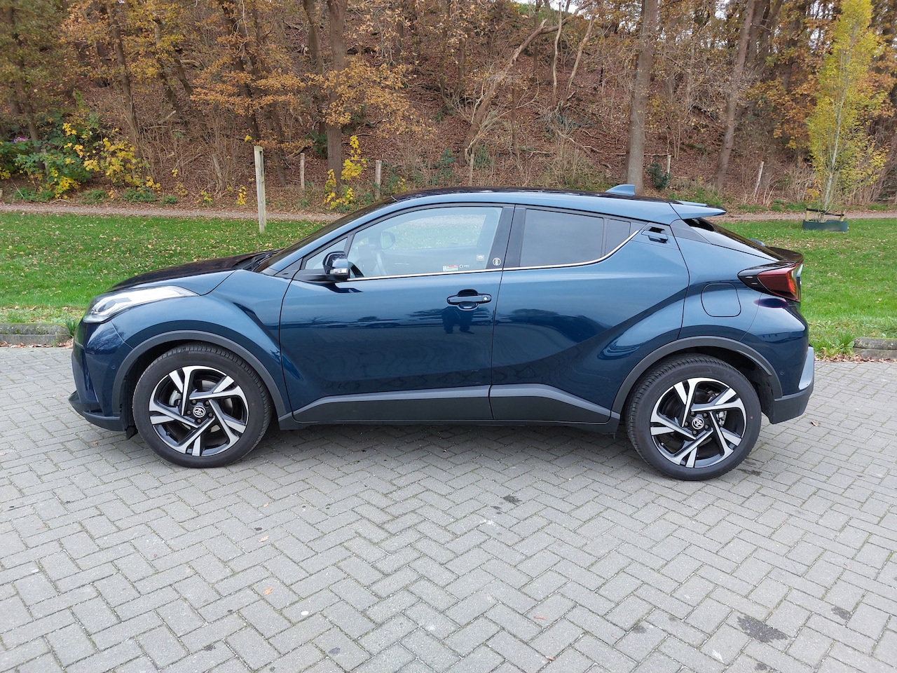 Toyota C-HR - 1.8 Hybrid Dynamic TEAM D I Camera I Climate Cntr. I 18"LM I Adaptive Cruise I Stoelverwarming - AutoWereld.nl