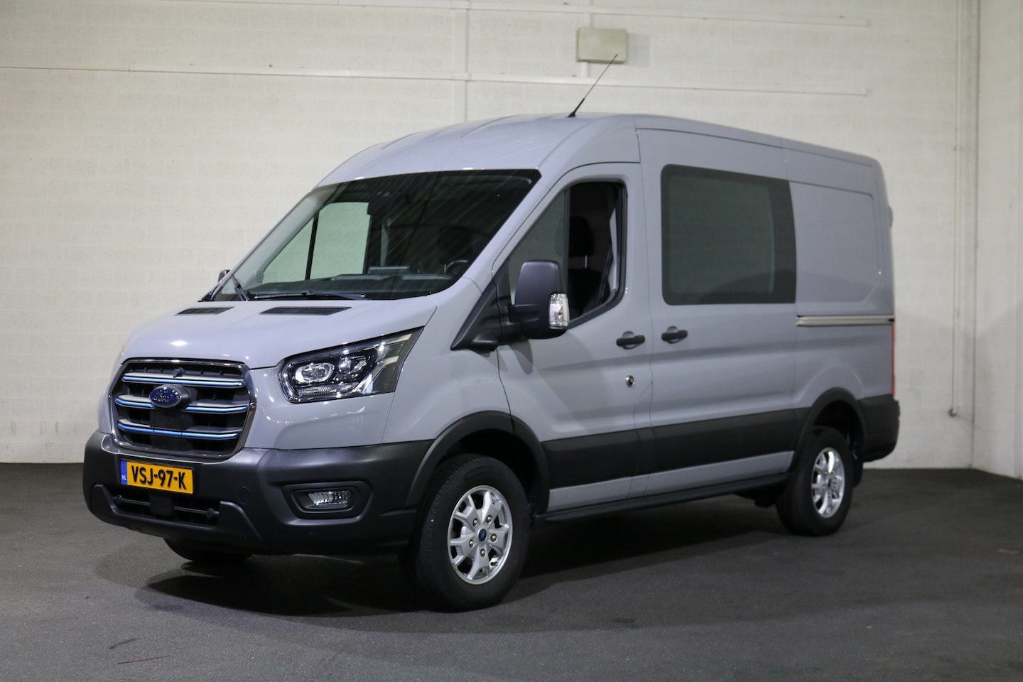 Ford E-Transit - `350 L2 H2 Trend 68 kWh Airco Navigatie Camera - AutoWereld.nl