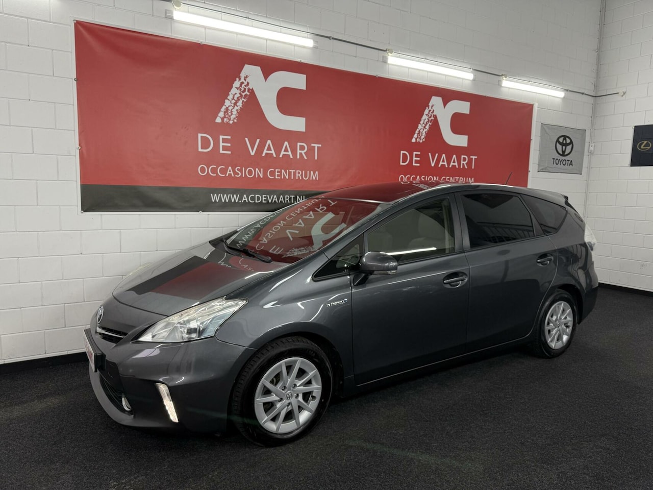 Toyota Prius Wagon - 1.8 Aspiration - NAVI/PANODAK/CAMERA/NAP - AutoWereld.nl