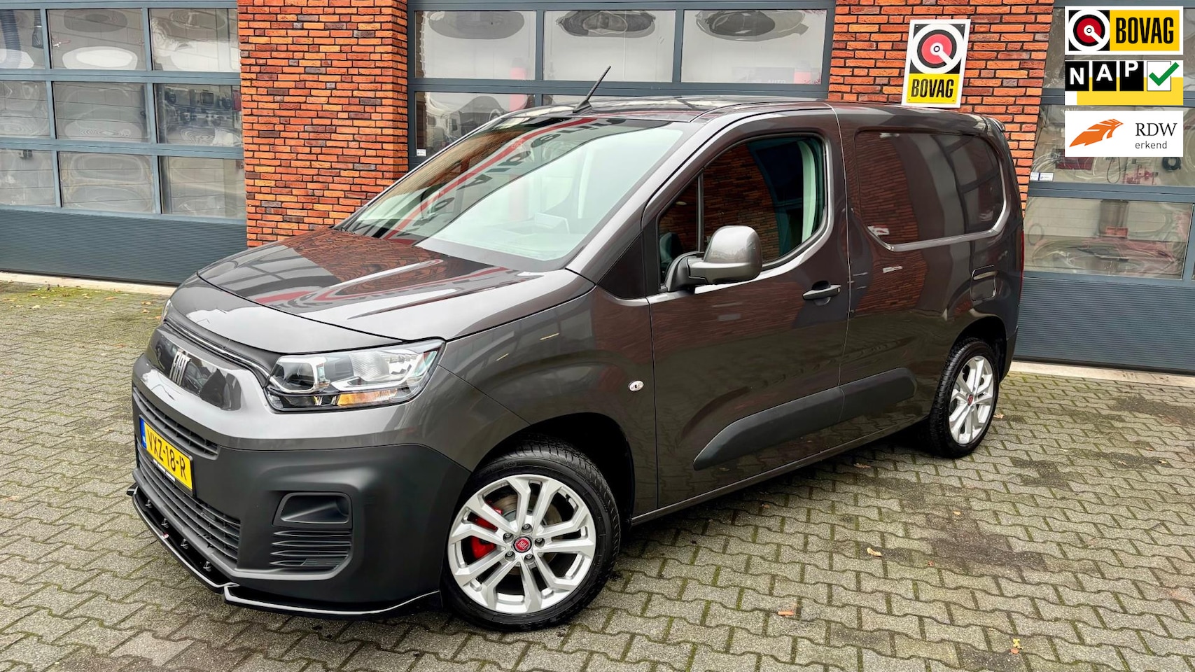 Fiat Doblò - 1.5D 100pk Sport |Navigatie|Apple Carplay|Cruise control|Spoilers|Trekhaak - AutoWereld.nl