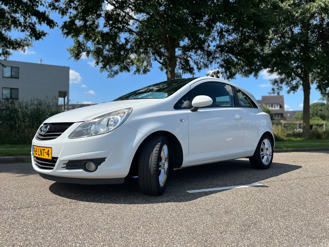 Opel Corsa - 1.4-16V Color Edition - AutoWereld.nl