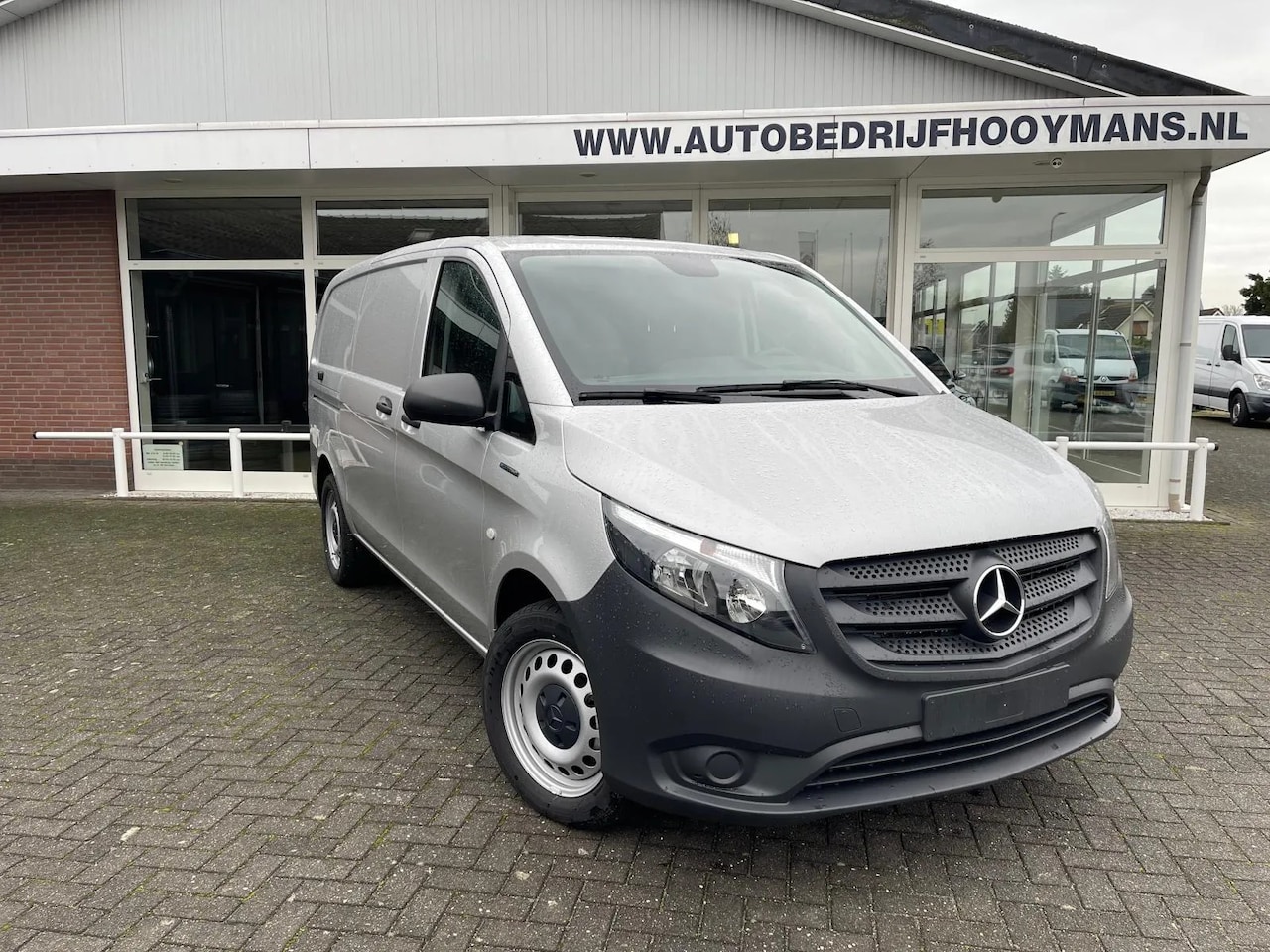 Mercedes-Benz Vito - EVito-Lang 41kWh Achterdeuren briljantzilver - AutoWereld.nl