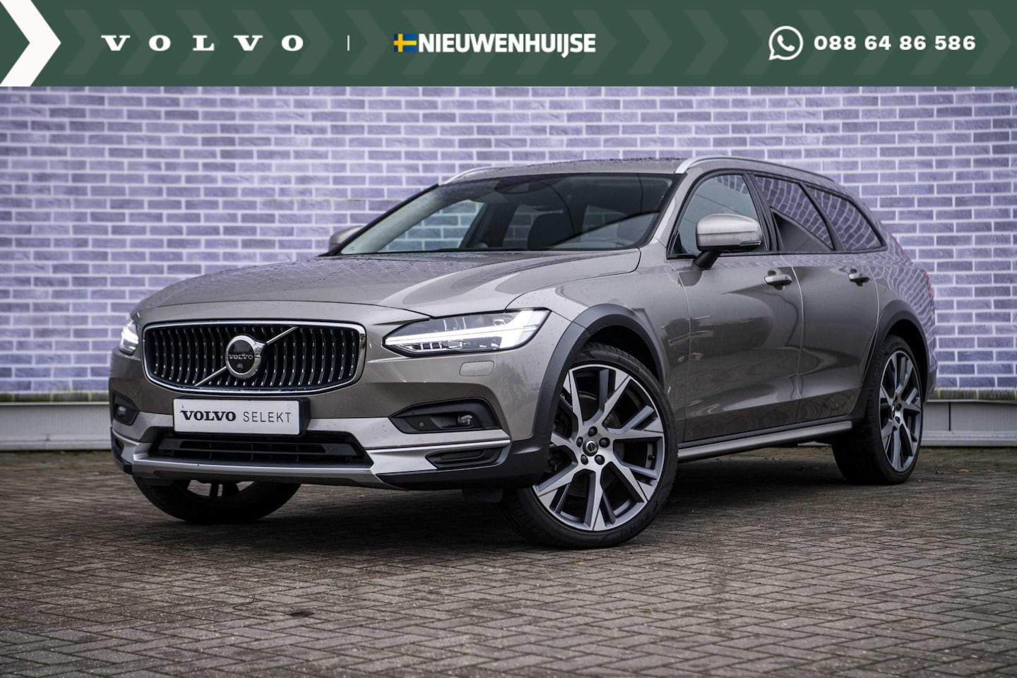 Volvo V90 Cross Country - 2.0 B6 AWD Pro | FULL OPTIONS | Bowers & Wilkins | Luchtvering | Panoramadak | Adaptieve C - AutoWereld.nl