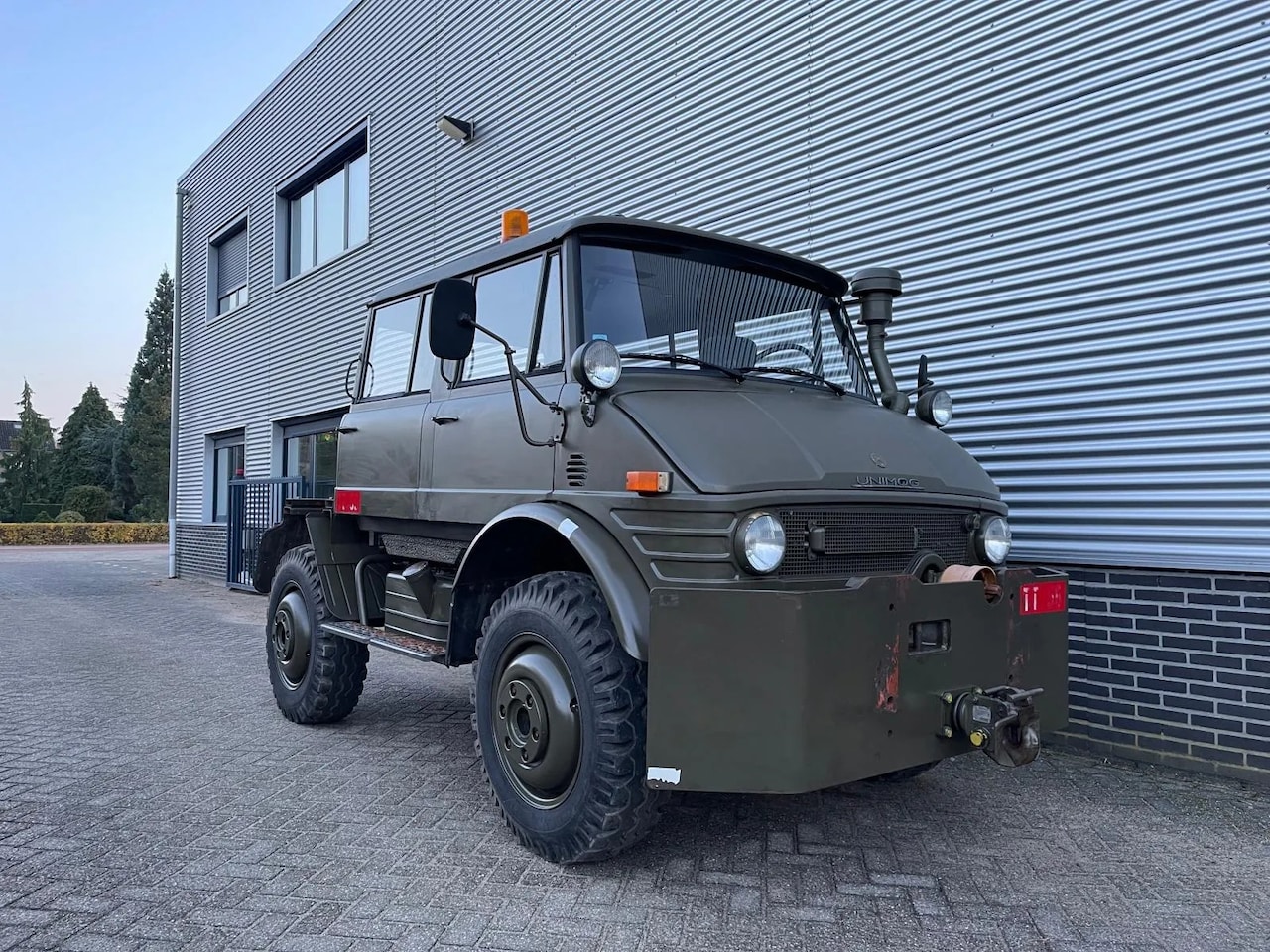 Mercedes-Benz Unimog - 406 Doka Vliegtuigsleper Nieuwstaat! - AutoWereld.nl