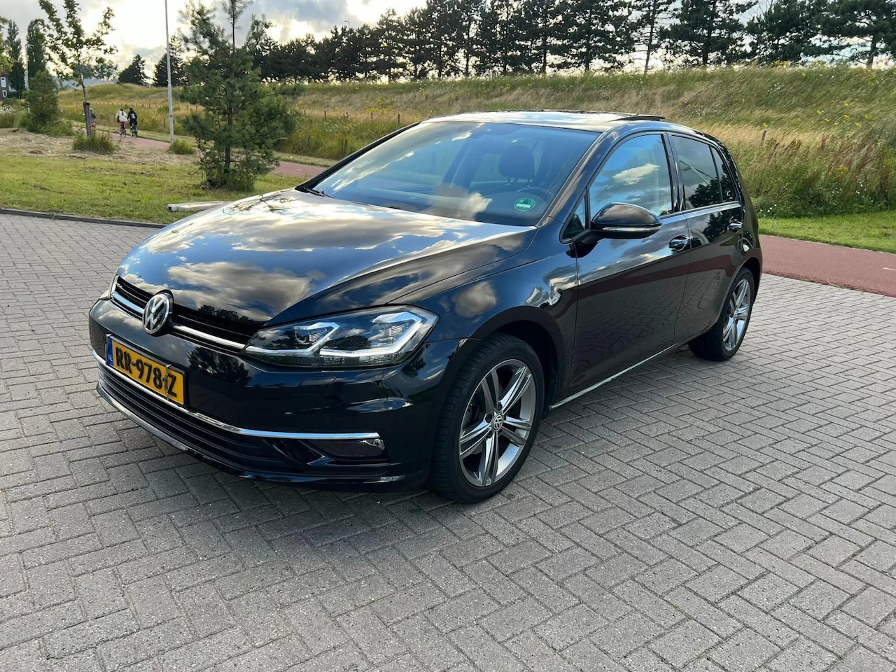 Volkswagen Golf - 1.6 TDI 5D PANO|7-DSG|R-LINE 2017 - AutoWereld.nl