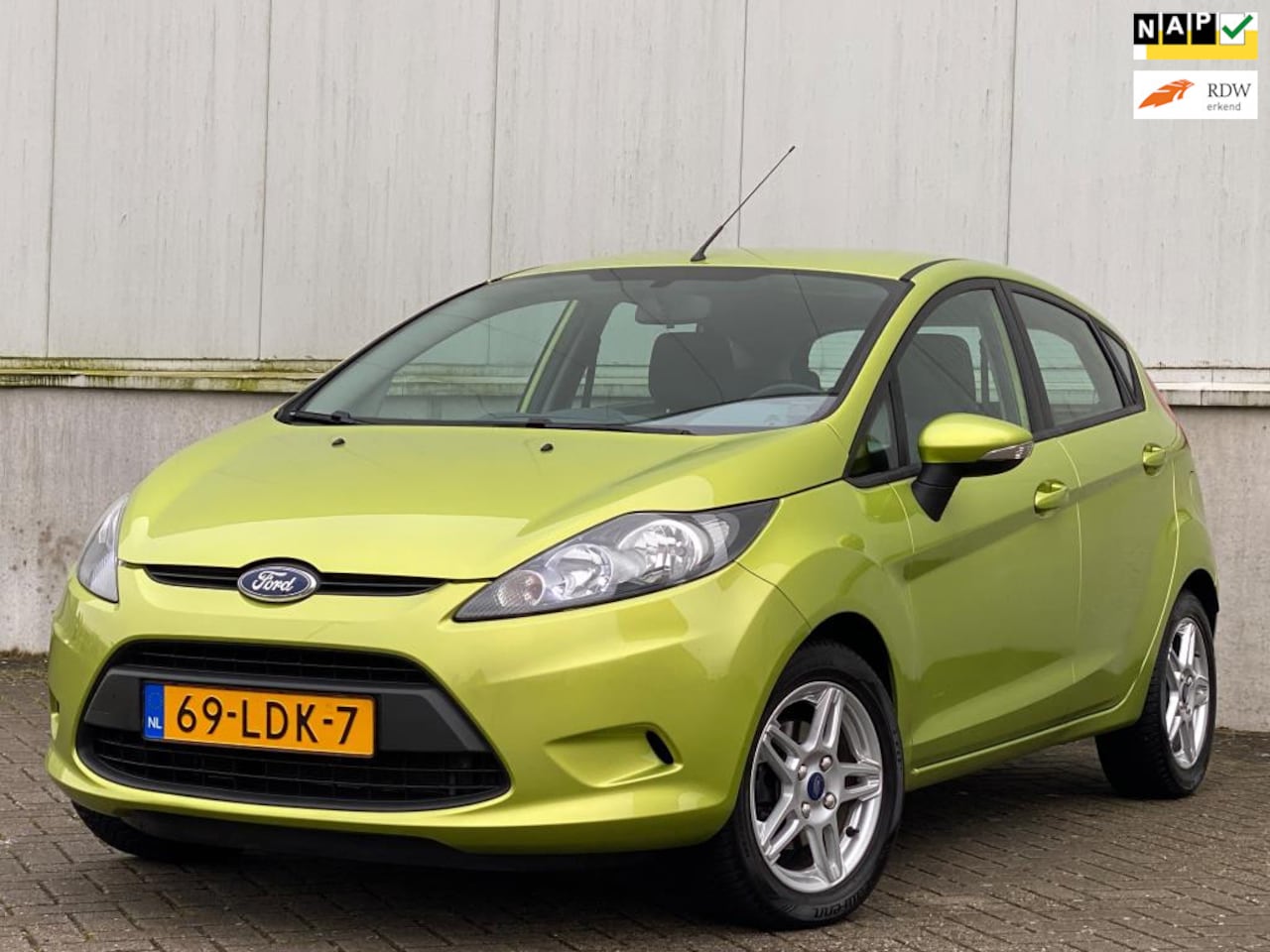 Ford Fiesta - 1.25 Limited NAP I AIRCO I LMV I APK I WEINIG KM I NETTE AUTO - AutoWereld.nl