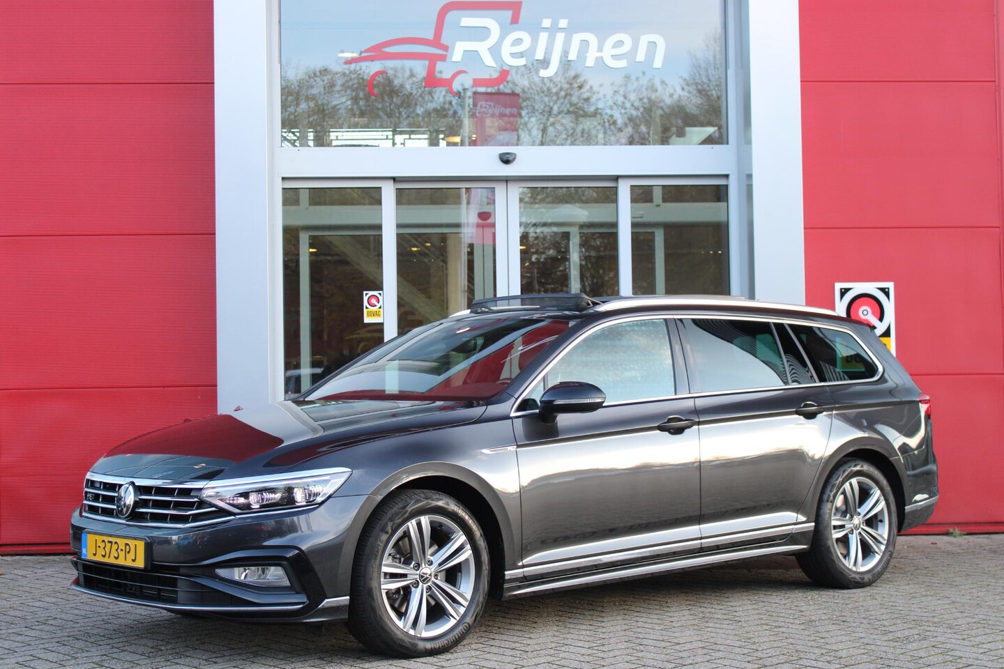 Volkswagen Passat Variant - 1.5 TSI 150PK AUTOMAAT R-LINE BUSINESS + | PANORAMISCH SCHUIF/KANTEL DAK | ELEKTRISCHE STO - AutoWereld.nl