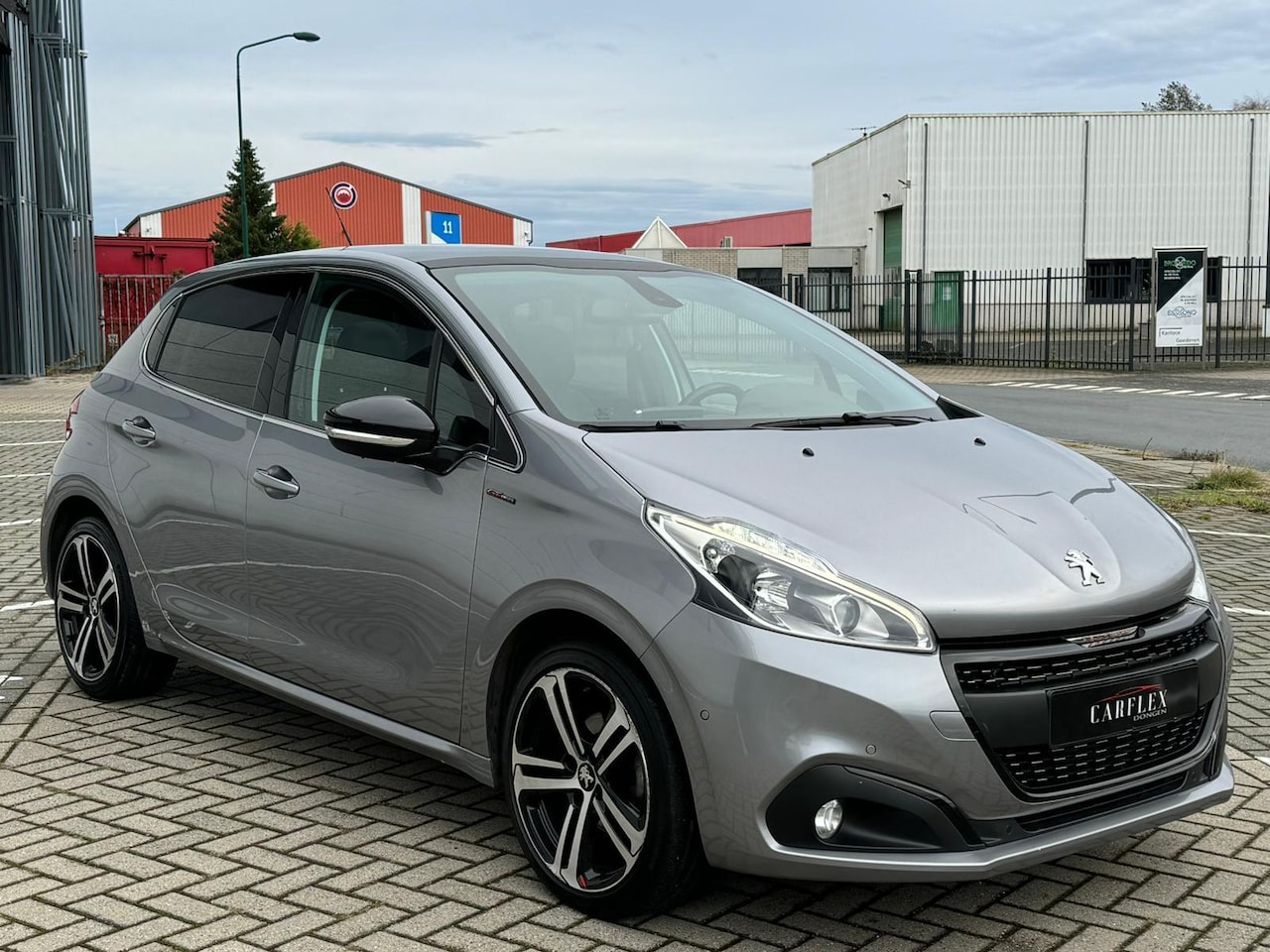 Peugeot 208 - 1.2 PureTech GT-Line PANO/NAVI/LED - AutoWereld.nl