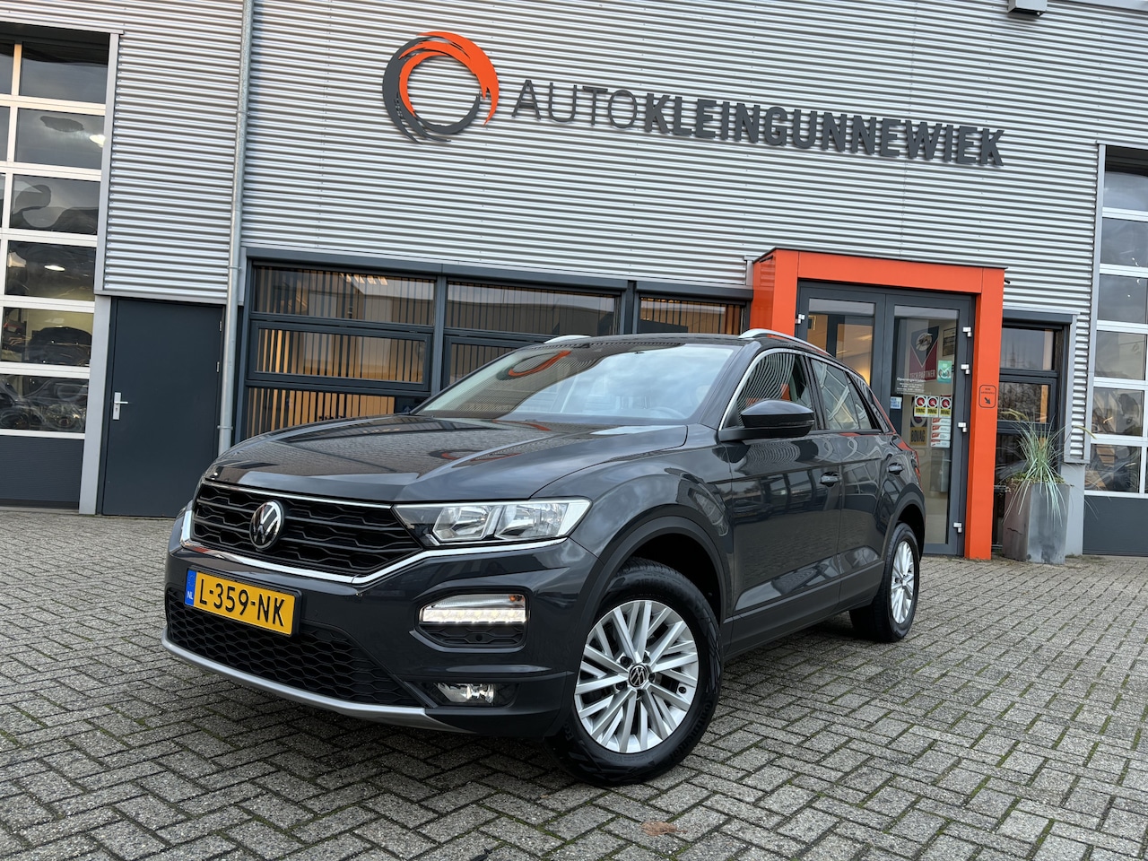 Volkswagen T-Roc - 1.0 TSI Style Business NL-Auto 1e eigenaar / Apple/Android Carplay / Camera / Electr. acht - AutoWereld.nl