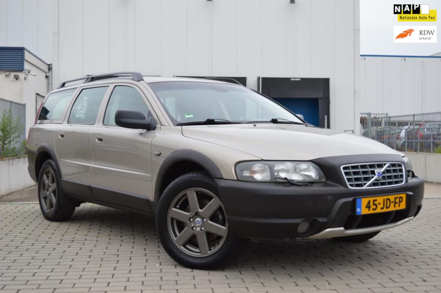 Volvo V70 Cross Country - 2.4 T Geartronic Ocean Race 4x4 NAP - AutoWereld.nl