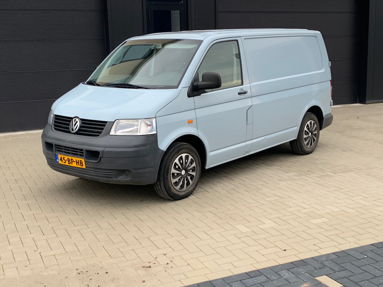 Volkswagen Transporter - 2.5 TDI 300 130 PK L1H1 iceblue LAGE KM stand! - AutoWereld.nl