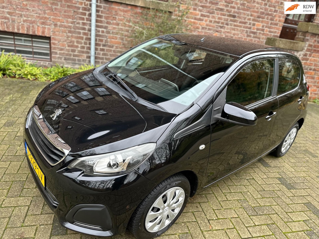 Peugeot 108 - 1.0 e-VTi Allure Nieuwe Apk 5 drs Check gauw - AutoWereld.nl