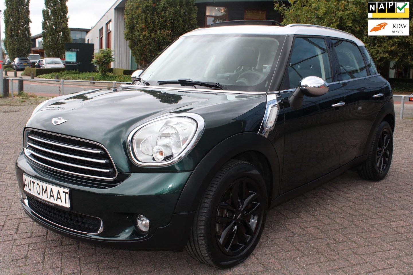 MINI Countryman - Mini 1.6 Cooper GROEN SCHUIFDAK NAVIGATIE AUTOMAAT - AutoWereld.nl