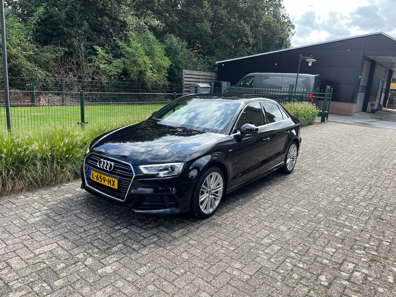 Audi A3 Limousine - 1.5 TFSI CoD Sport S Line Edition - AutoWereld.nl