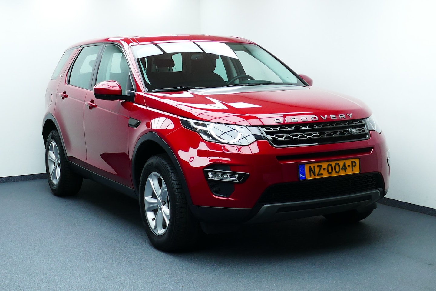 Land Rover Discovery Sport - 2.0 TD4 SE Euro-6. Camera, Navi, Haak 2000kg - AutoWereld.nl