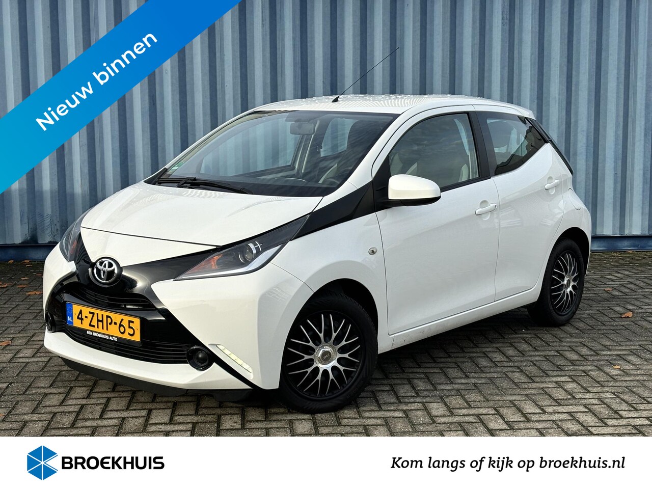 Toyota Aygo - 1.0 VVT-i x-play Groot beeldscherm | Achteruitrijcamera | All Season banden | - AutoWereld.nl