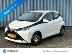 Toyota Aygo - 1.0 VVT-i x-play Groot beeldscherm | Achteruitrijcamera | All Season banden |