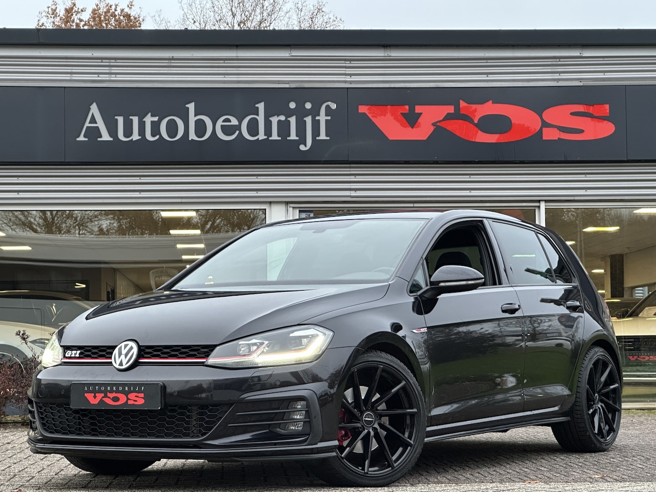 Volkswagen Golf - 2.0 TSI GTI | Virtual Cockpit | Navi | ACC | 19" Vossen style - AutoWereld.nl