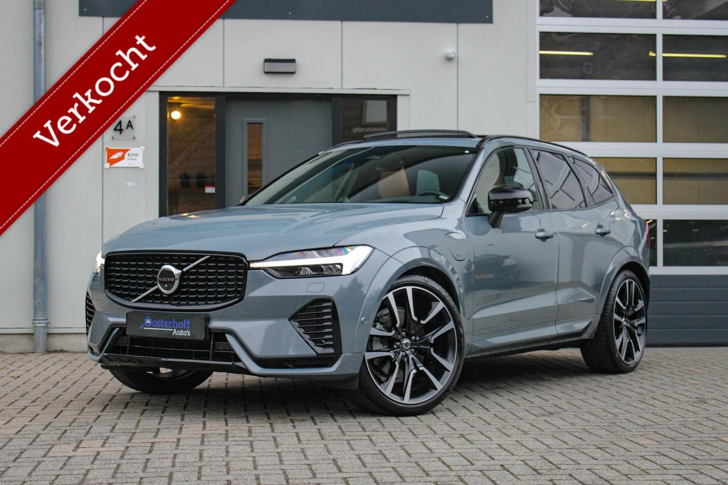 Volvo XC60 - 2.0 T8 Ultimate Dark HUD|BLIS|PANO|LUCHTV. - AutoWereld.nl