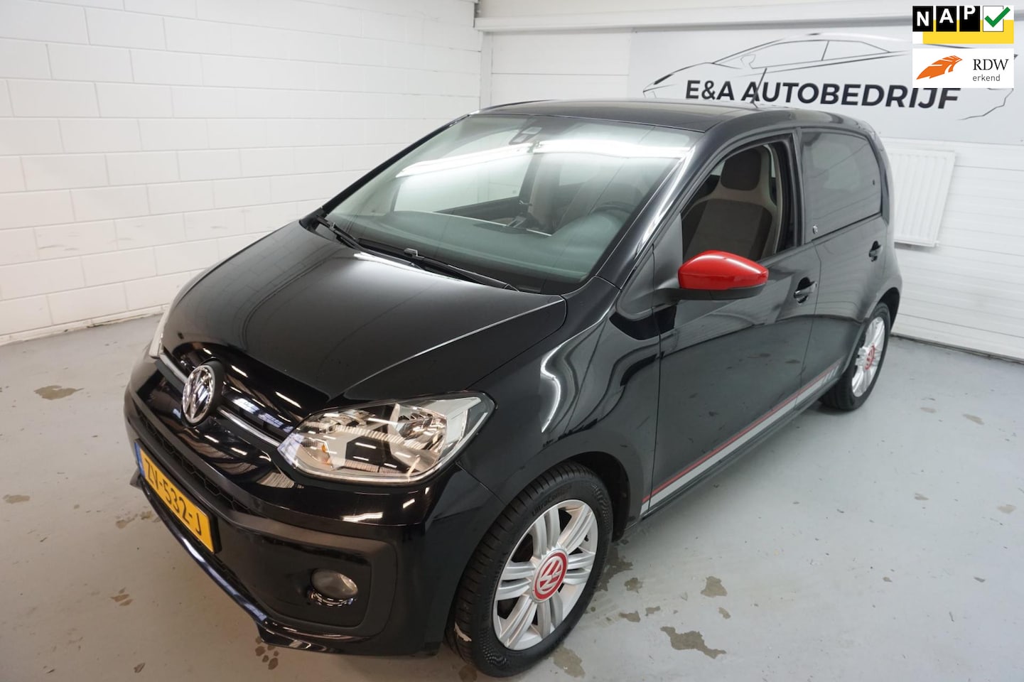 Volkswagen Up! - 1.0 BMT up! beats/1E EIGENAAR / PANO /CAMERA NAP - AutoWereld.nl