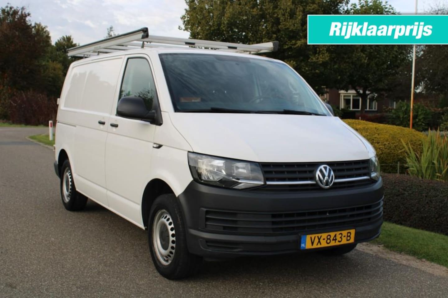 Volkswagen Transporter - 2.0 TDI 102pk L1H1 Trend airco/cruise/trekhaak/imperiaal - AutoWereld.nl