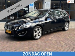 Volvo V60 - 1.6 T3 Momentum | AIRCO | LEDER | PDC | LMV 17 | NAVIGATIE | TREKHAAK |