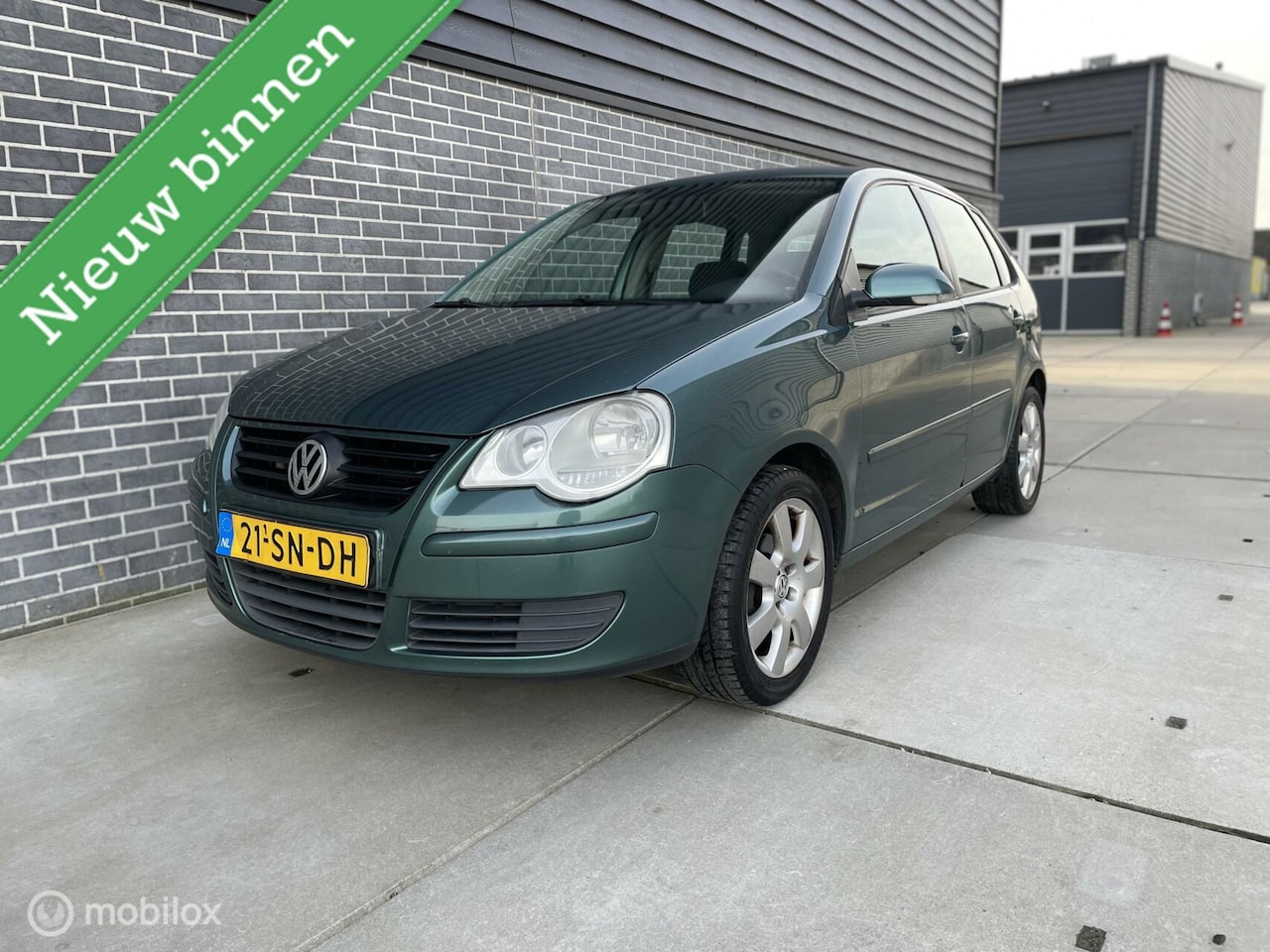 Volkswagen Polo - 1.2-12V Trendline Nieuwe APK|NAP|Airco|Velgen - AutoWereld.nl