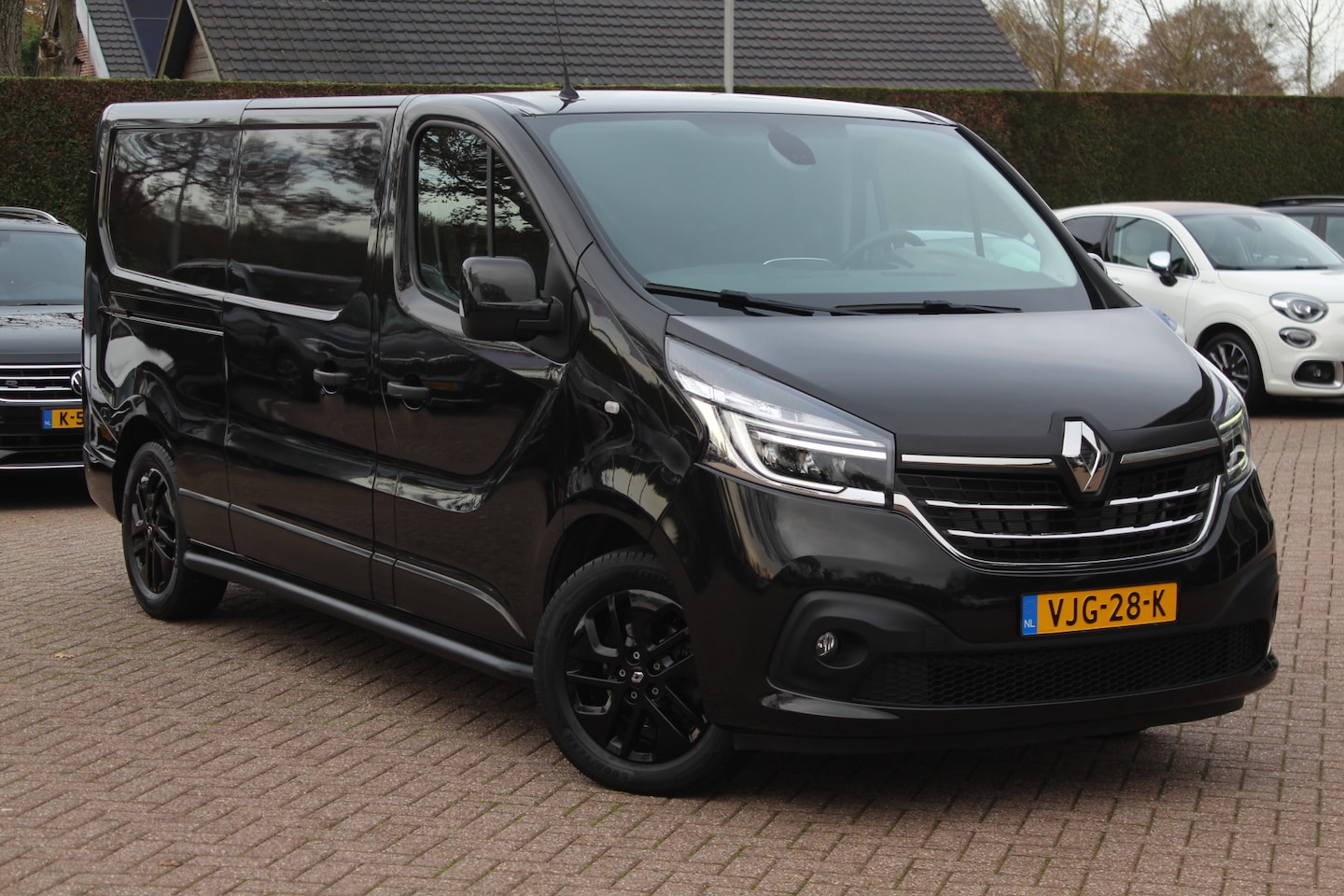 Renault Trafic - 2.0 dCi 145 T29 L2H1 Luxe / Trekhaak / Camera / Leder / Sidebars / Apple CarPlay / 17'' / - AutoWereld.nl