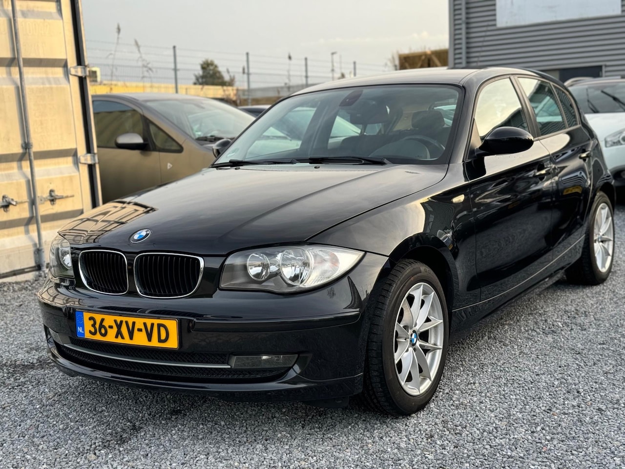 BMW 1-serie - 116i Business Line Airco Navi 5 Deurs - AutoWereld.nl