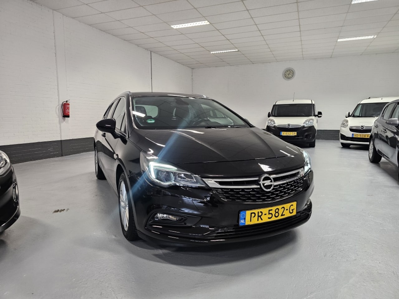 Opel Astra Sports Tourer - 1.0 Online Ed. - AutoWereld.nl