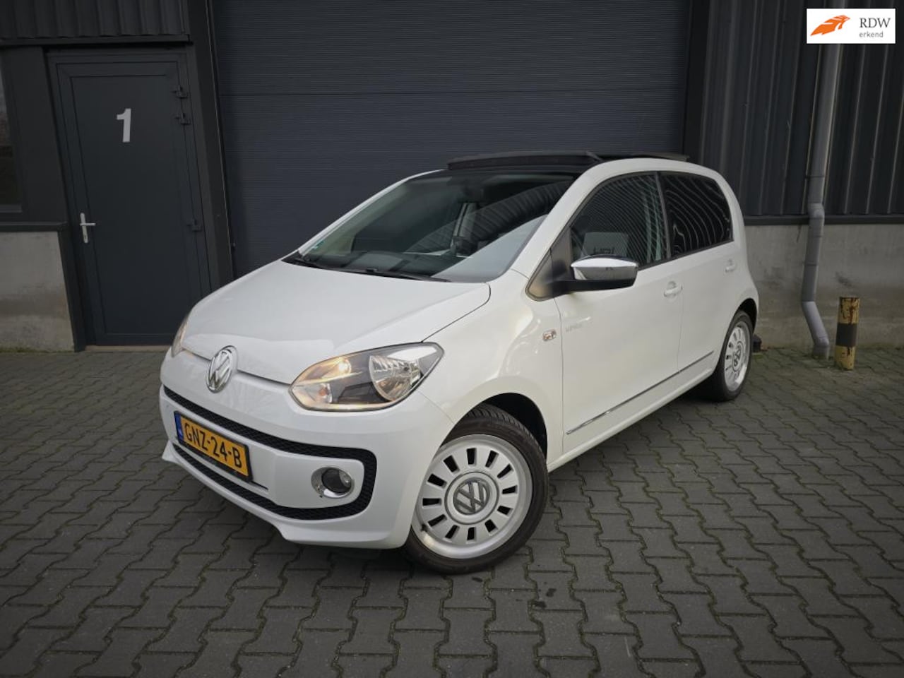 Volkswagen Up! - White Up! Pano Stoelverw. Navi Bluetooth Lm. - AutoWereld.nl