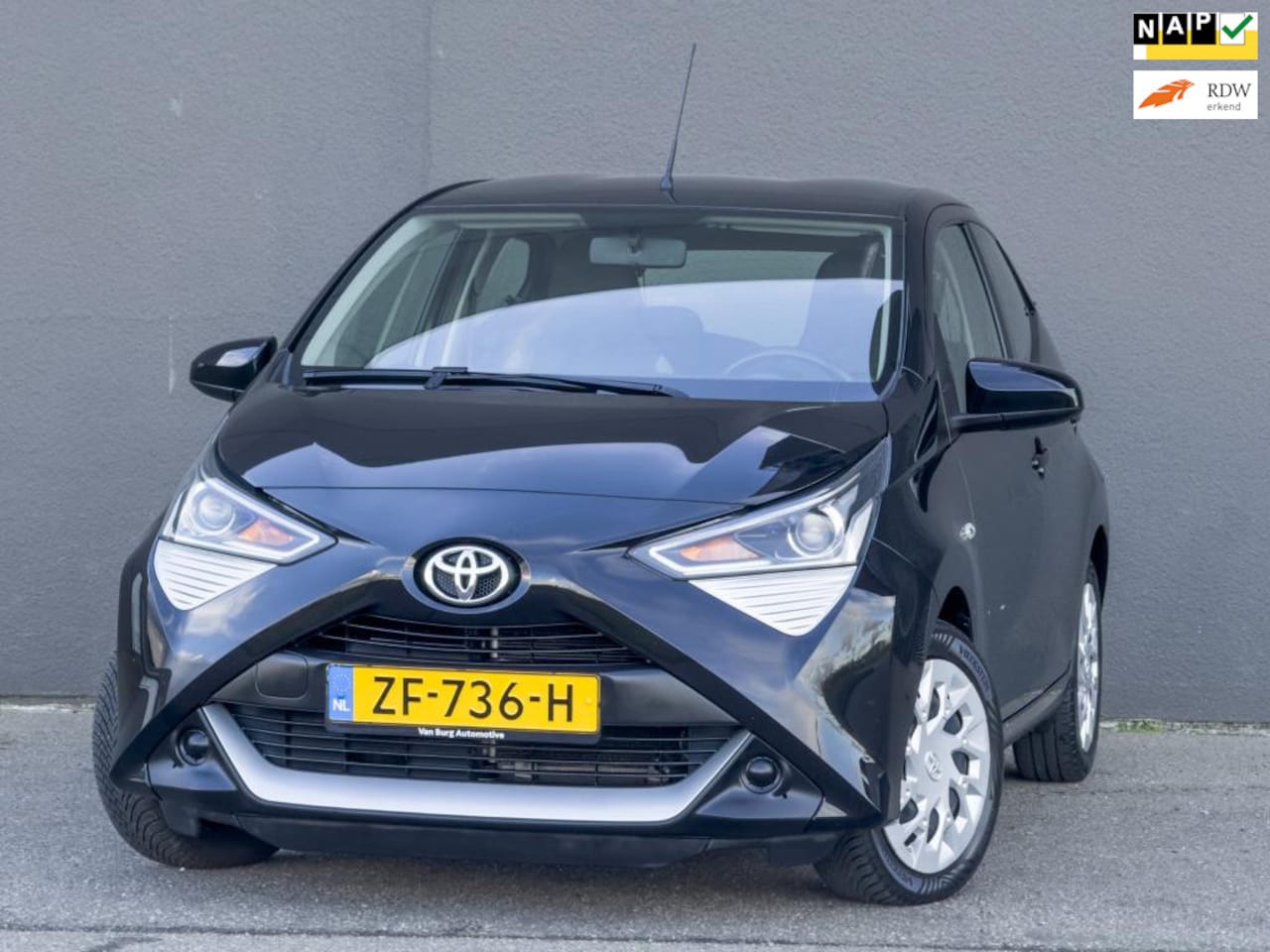 Toyota Aygo - 1.0 VVT-i x-play 1.0 VVT-i x-play - AutoWereld.nl