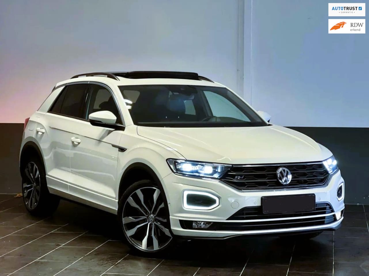 Volkswagen T-Roc - 2.0 TSI 4Motion Sport Business 190 pk 3xR-line / DSG/Pano/Bi-xenon/Camera/Beats/79900 km/1 - AutoWereld.nl