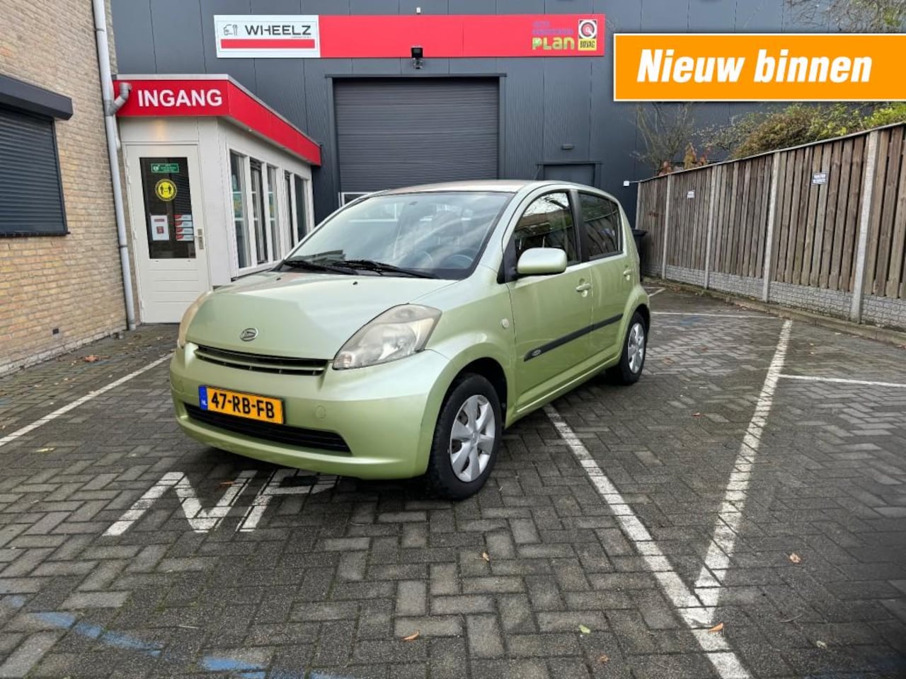 Daihatsu Sirion - 1.3 5 drs - airco - trekhaak - AutoWereld.nl