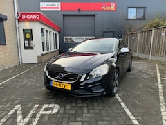 Volvo V60 - T3 R-Design - navigatie - blis - trekhaak - slechts 145dkm ( N