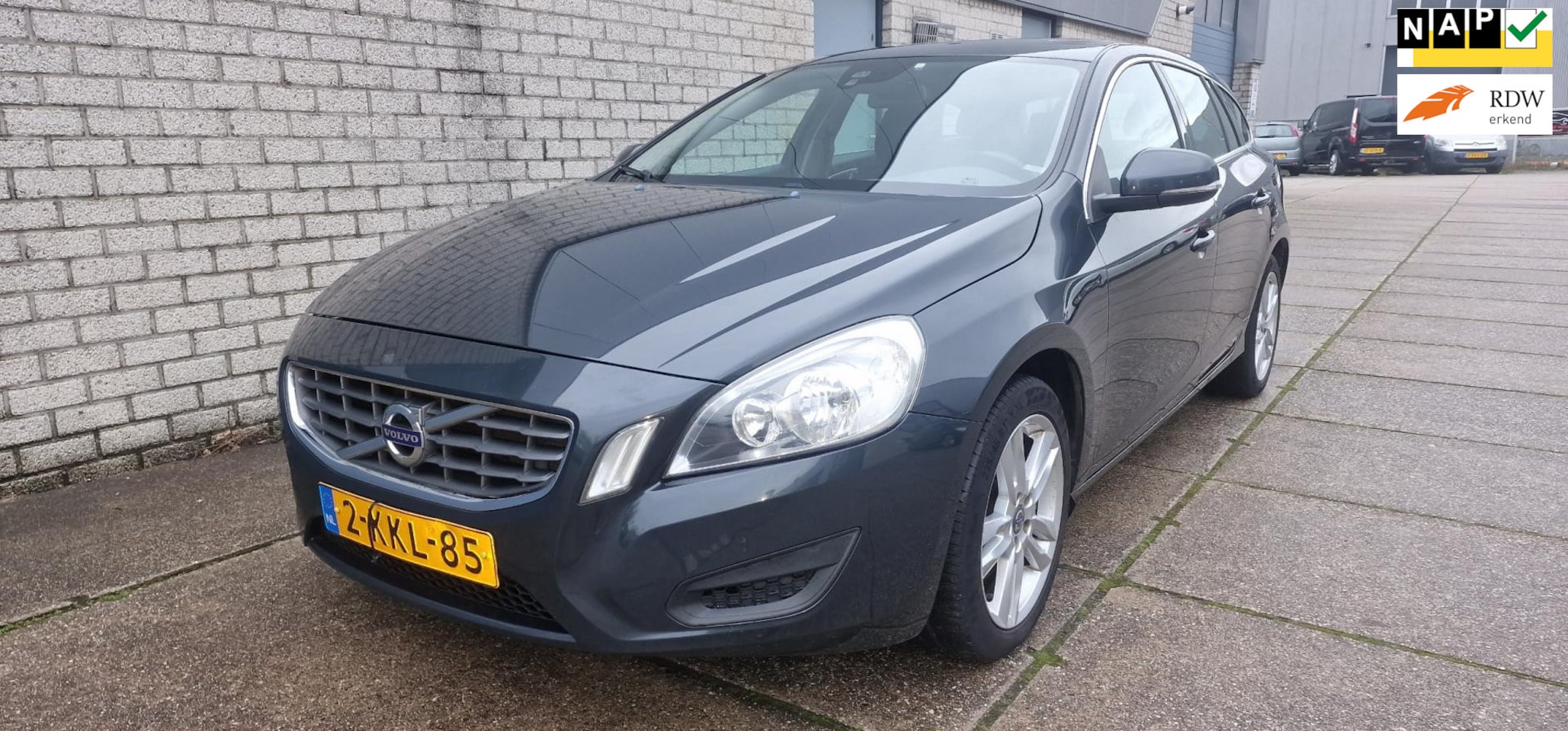 Volvo V60 - 1.6 T3 Momentum 1e eigenaar NAP Airco... - AutoWereld.nl