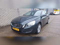 Volvo V60 - 1.6 T3 Momentum 1e eigenaar NAP Airco