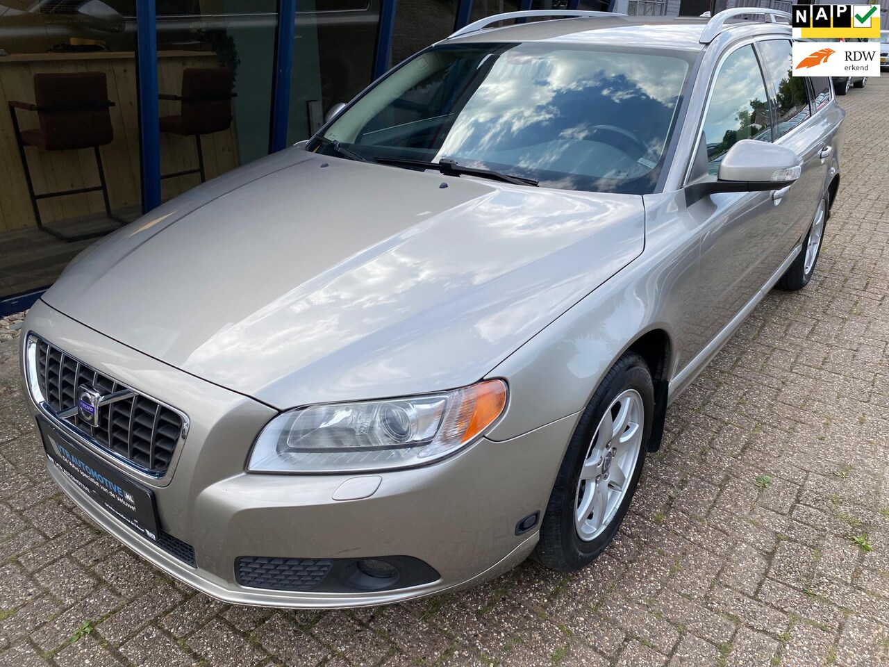 Volvo V70 - 2.5FT Summum 200PK LEER / ECC / PDC / TREKHAAK - AutoWereld.nl