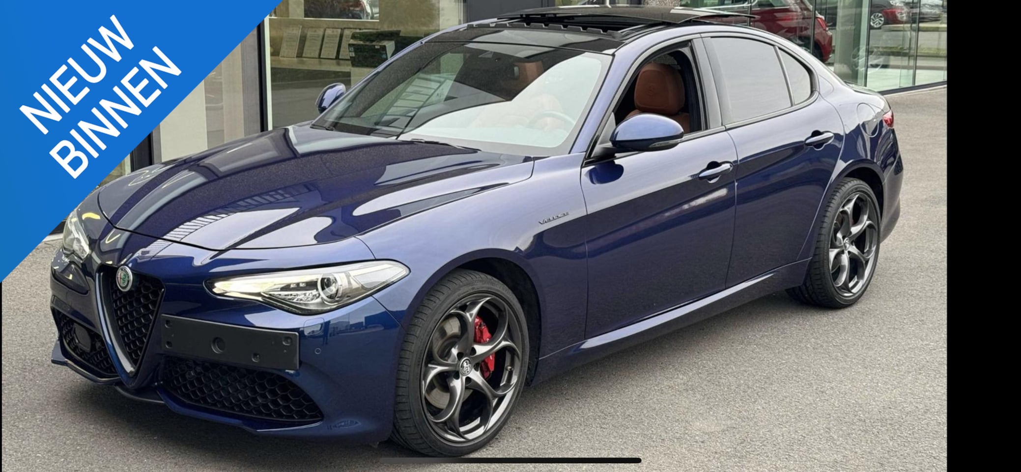 Alfa Romeo Giulia - 2.0 T AWD Veloce 45.000 KM Panorama dak 19 inch Blu Montecarlo! - AutoWereld.nl