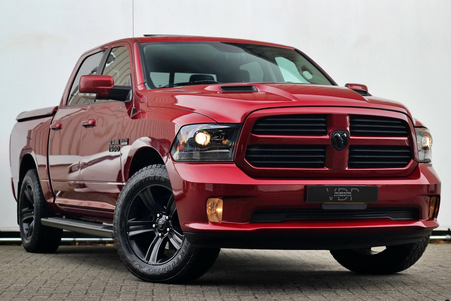 Dodge Ram 1500 - 4X4 5.7 V8 4x4 Crew Cab 5'7 - AutoWereld.nl