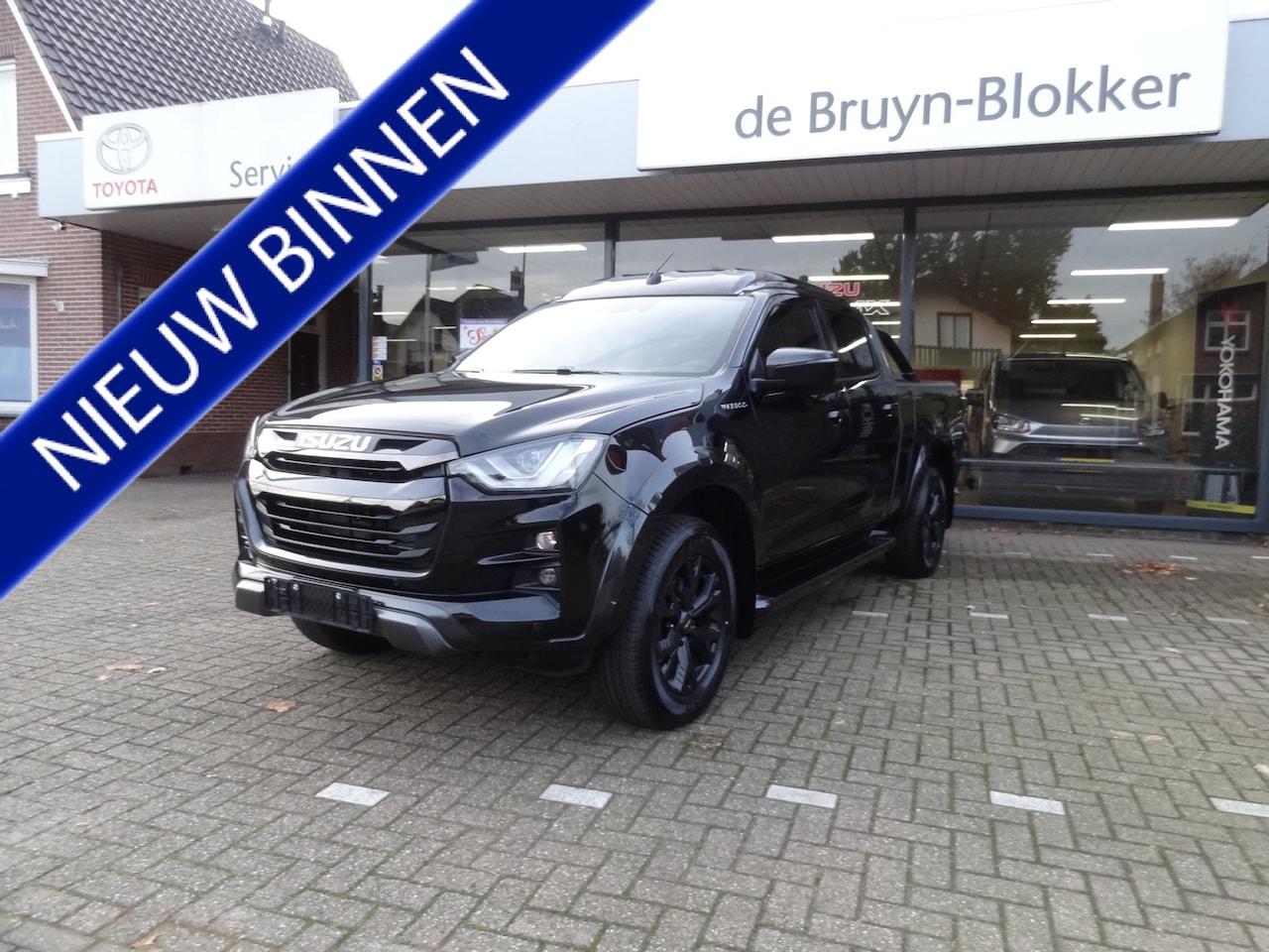 Isuzu D-Max - 1.9 Double Cab lang V-Cross nieuw BPM-vrij 5-persoons verlengd - AutoWereld.nl