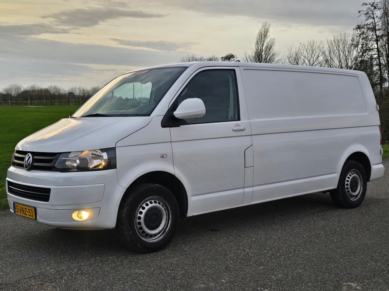 Volkswagen Transporter - 2.0 TDI L2H1 DC Trendline AIRCO - AutoWereld.nl