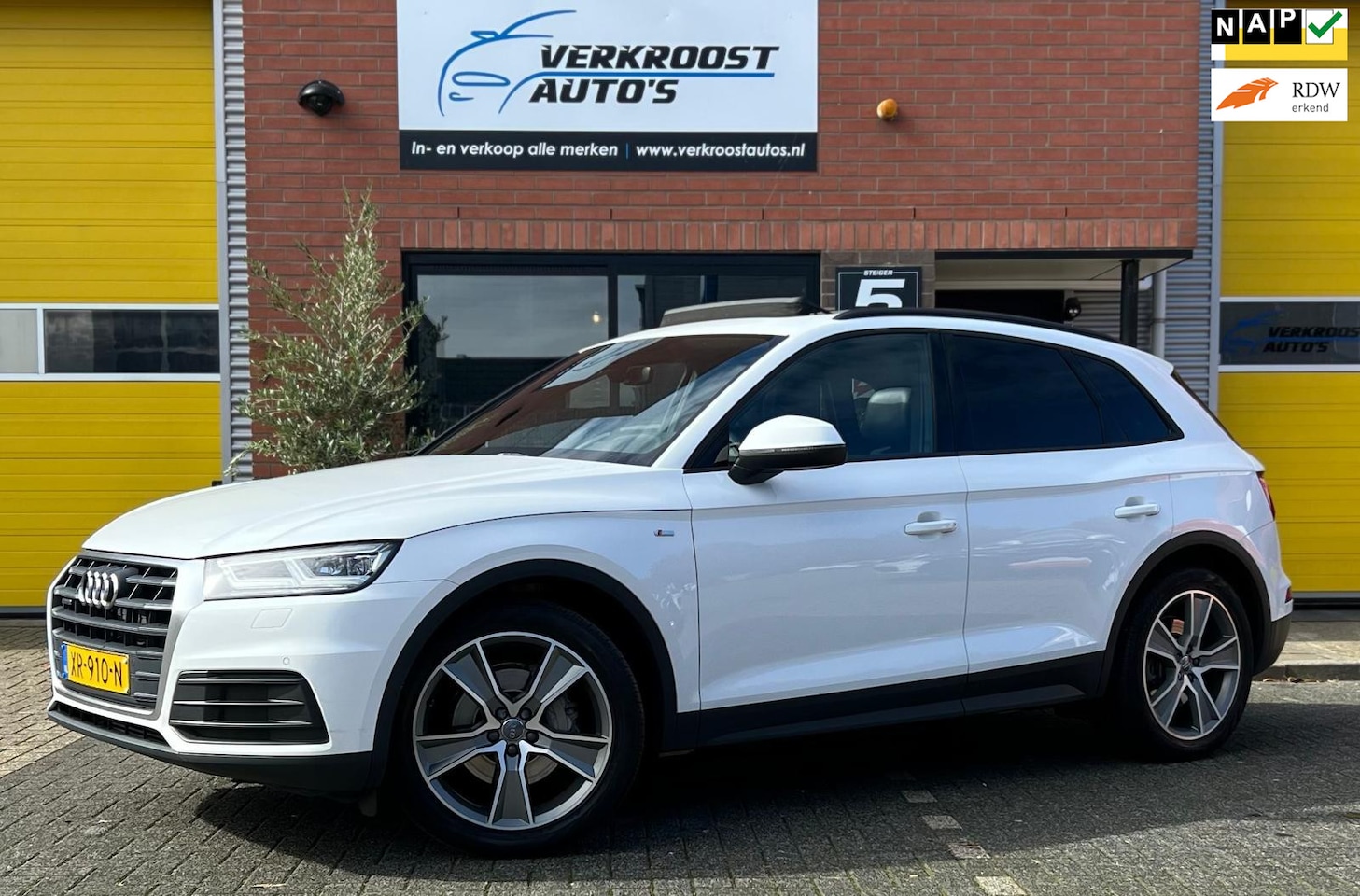 Audi Q5 - 2.0 TFSI quattro Sport S Line Black Edition. pano. b&o. luchtveering. - AutoWereld.nl