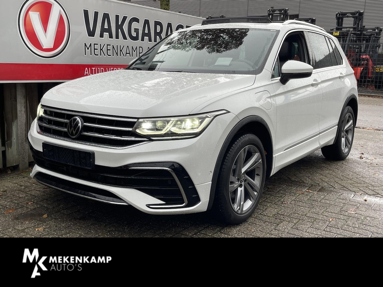 Volkswagen Tiguan - 1.4 TSI eHybrid R-Line Business+ 18"/Panoramadak/Trekhaak/Head-UP/Stuur + stoelverwarming - AutoWereld.nl