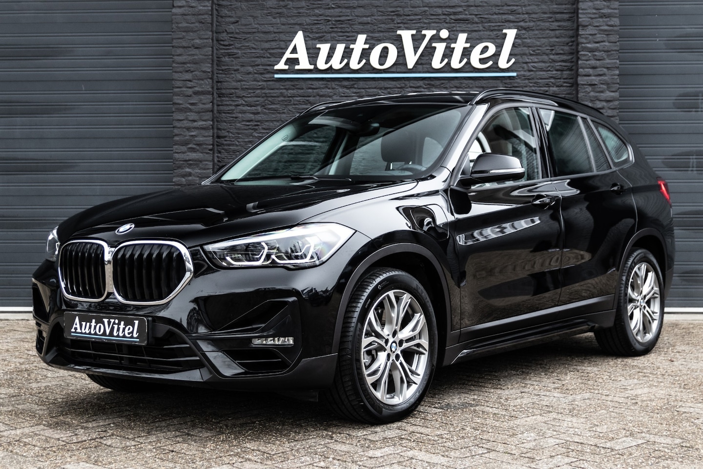 BMW X1 - xDrive25e Sport Line | Trekhaak | LED | Sportstoelen | PDC | Stoelverwarming - AutoWereld.nl