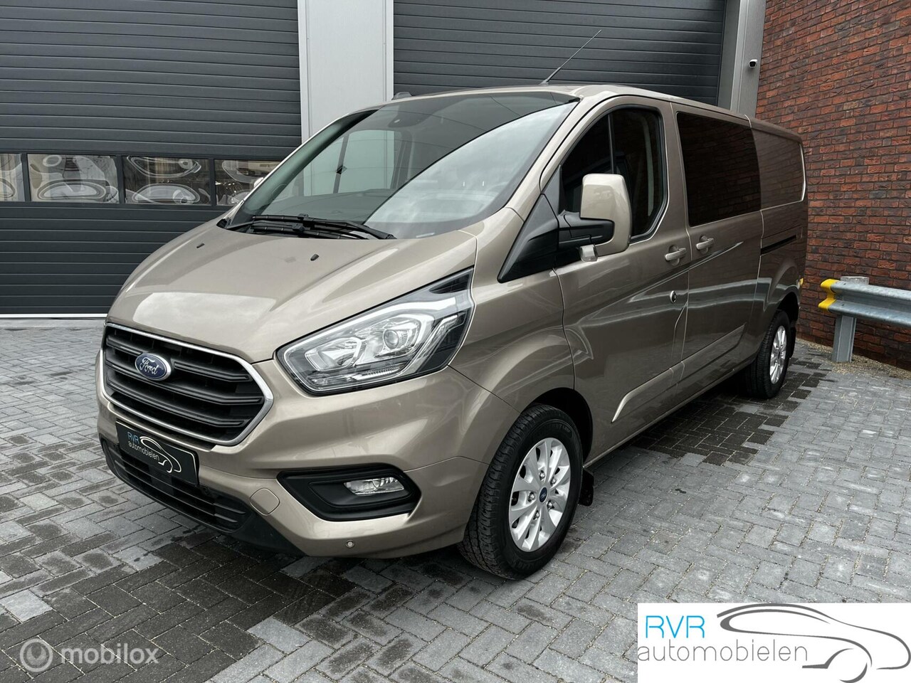 Ford Transit Custom - 2.0 TDCI L2H1 170PK/2X SCHUIFDEUR/NAVI - AutoWereld.nl